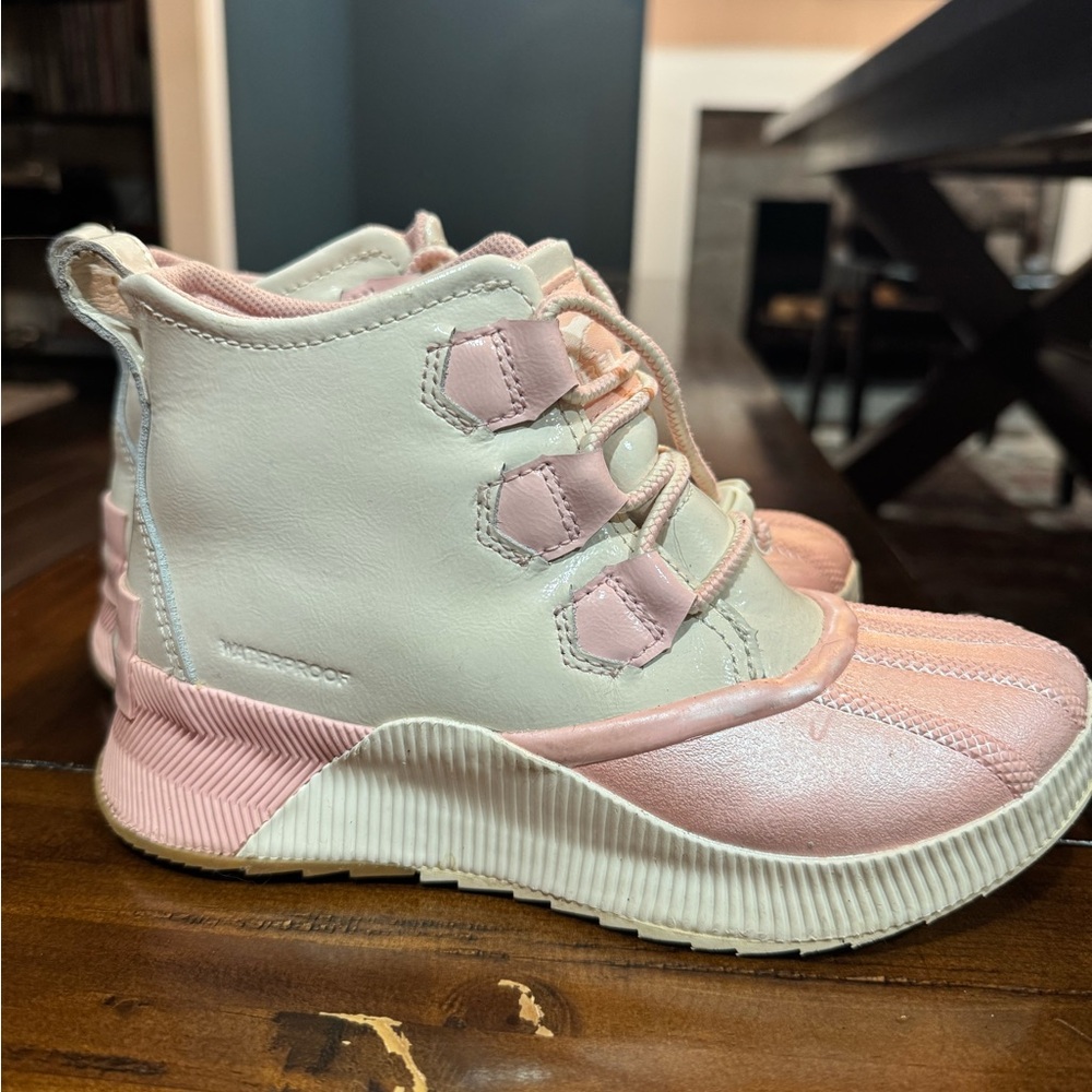 Sorel Kids' Pink and Cream Waterproof Boots